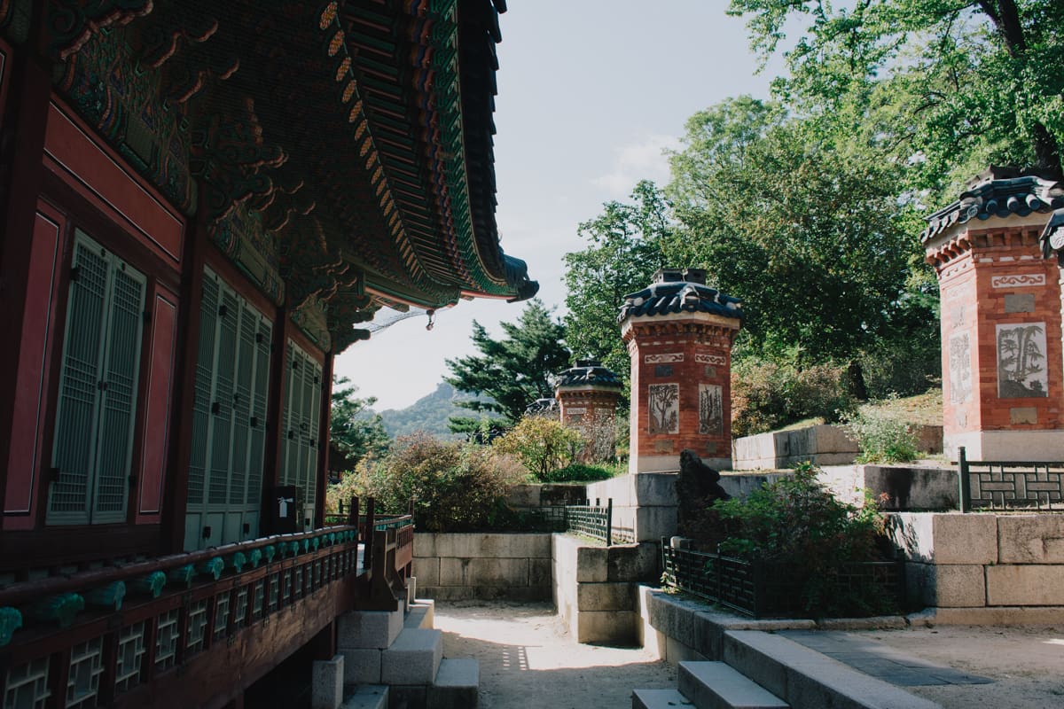 Cheminées du jardin amisan à Gyeongbokgung