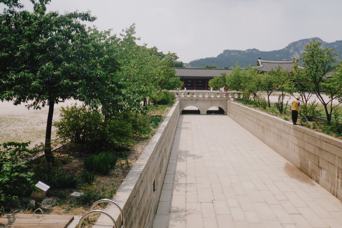 Yeongjegyo, un pont au palais Gyeongbokgung
