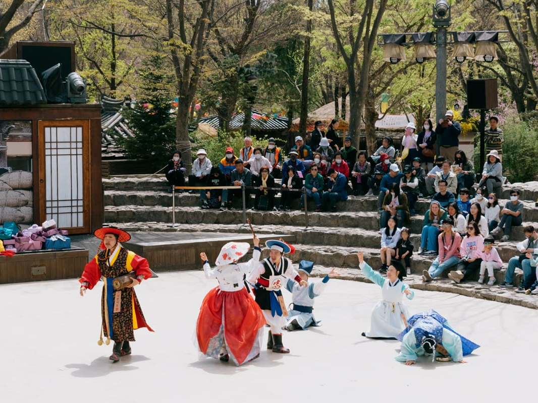 Spectacle au village folklorique coréen